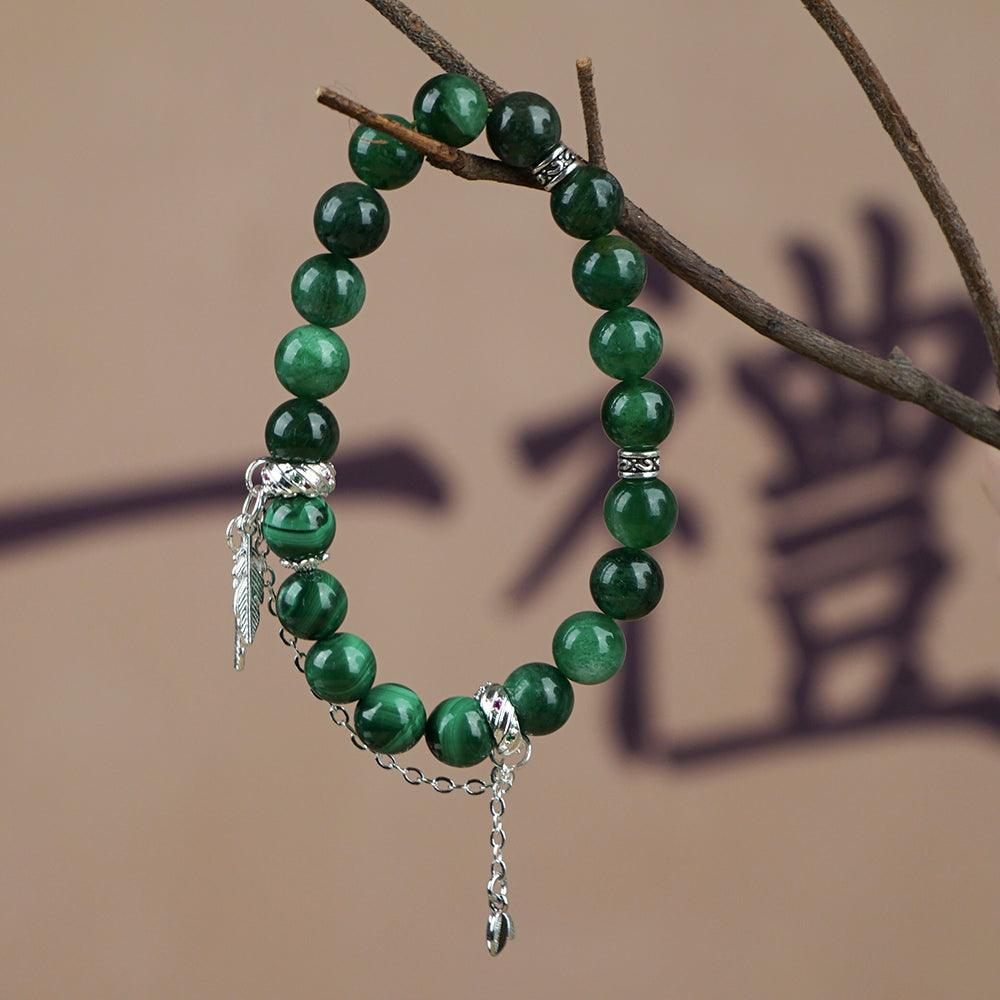 松に降り注ぐ墨の雨